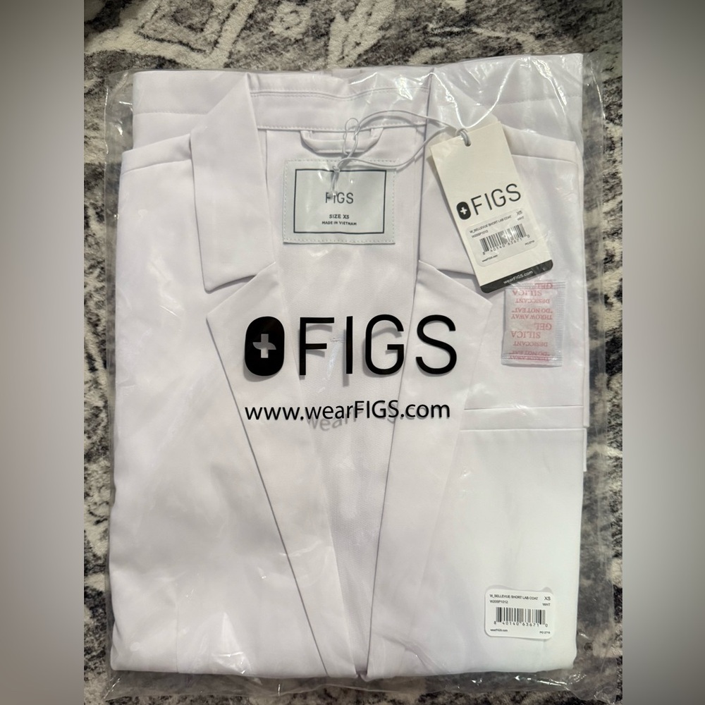 FIGS Bellevue Short Lab Coat BNWT